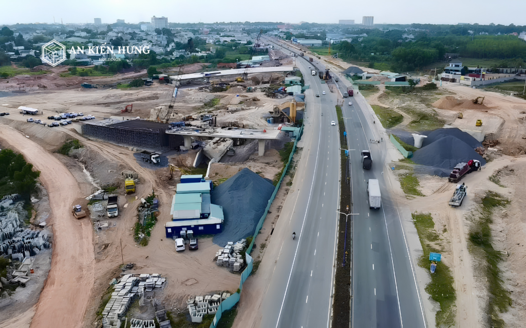 Công trường thi công tuyến Vành đai 3 TP.HCM
