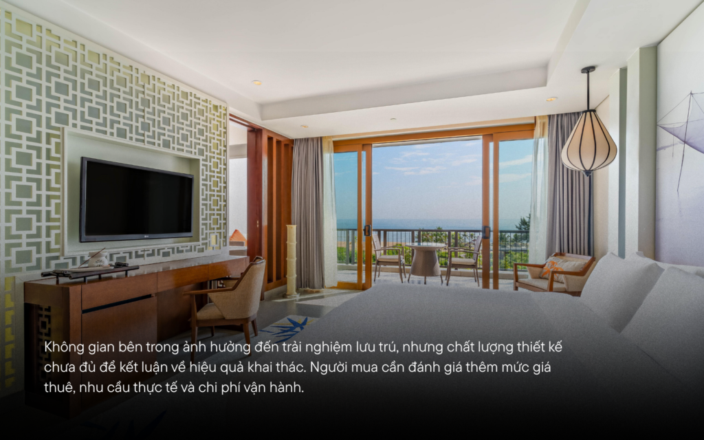 Phòng lưu trú tại bất động sản nghỉ dưỡng Angsana Lăng Cô với cửa kính mở ra ban công