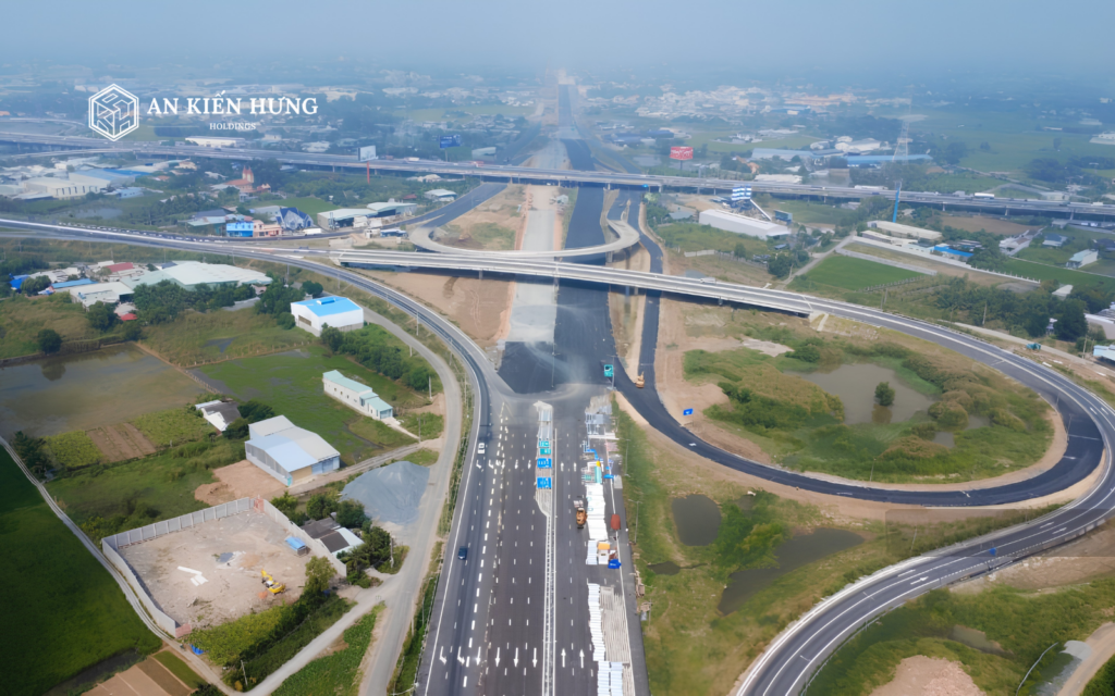 Tuyến đường trên cao thuộc dự án Vành đai 3 TP.HCM đang được triển khai